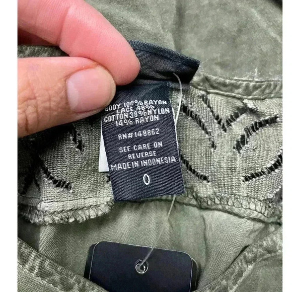 Torrid Washed Challis Lace Top Sz 0 Women's Plus Green V Neck NWT - Picture 9 of 13